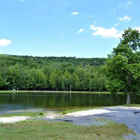 *Amenity-Filled Waterfront Oasis @Saw Creek Estates Near Waterfalls And Hiking* East Stroudsburg Eksteriør billede