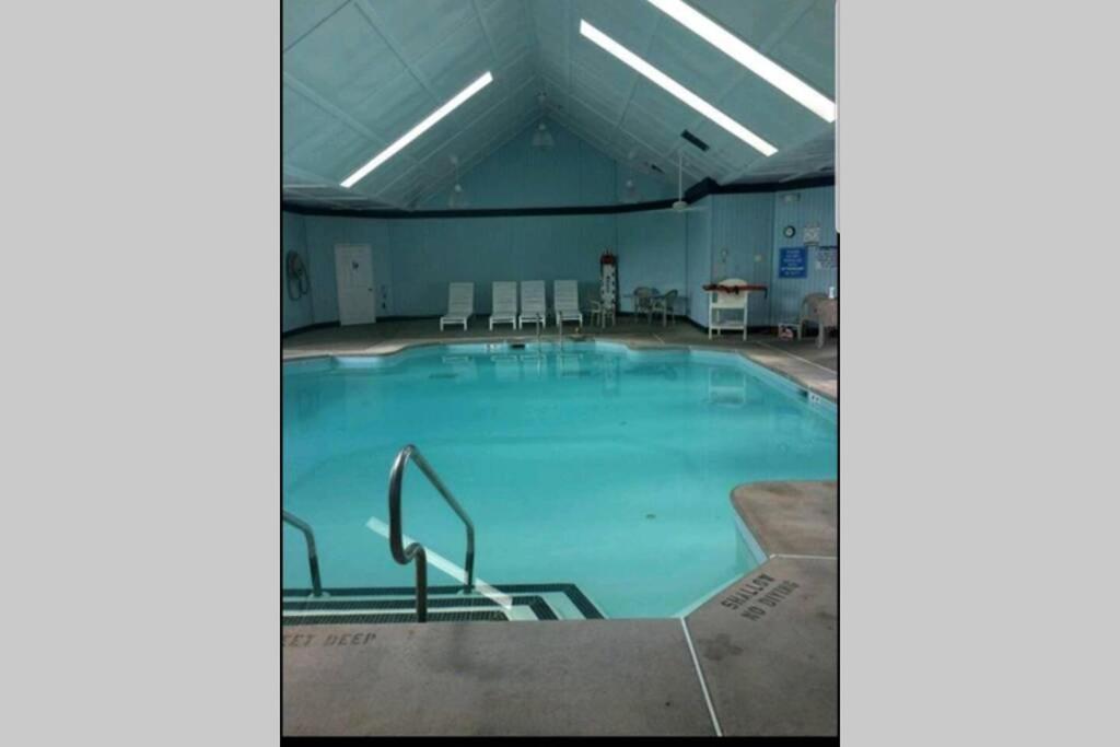 *Amenity-Filled Waterfront Oasis @Saw Creek Estates Near Waterfalls And Hiking* East Stroudsburg Eksteriør billede