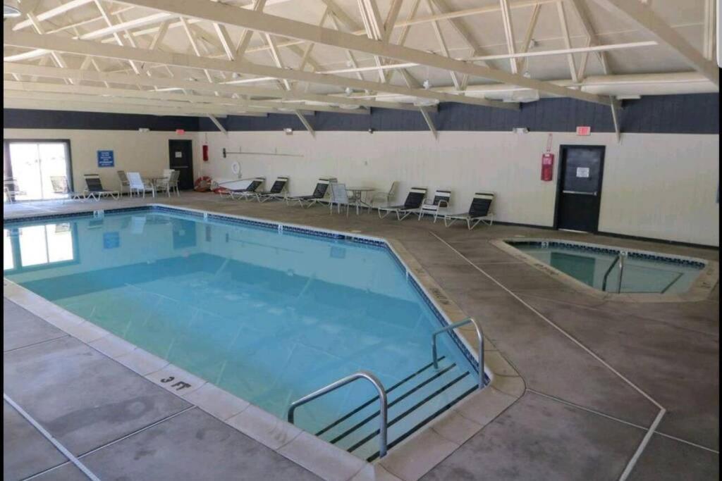 *Amenity-Filled Waterfront Oasis @Saw Creek Estates Near Waterfalls And Hiking* East Stroudsburg Eksteriør billede