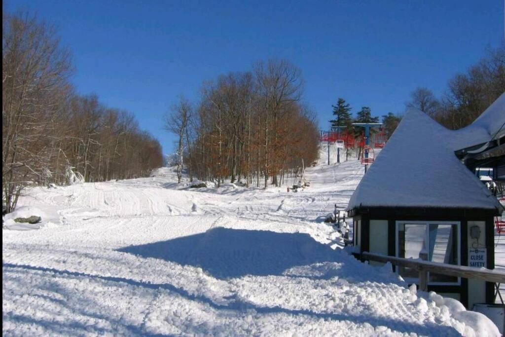 *Amenity-Filled Waterfront Oasis @Saw Creek Estates Near Waterfalls And Hiking* East Stroudsburg Eksteriør billede