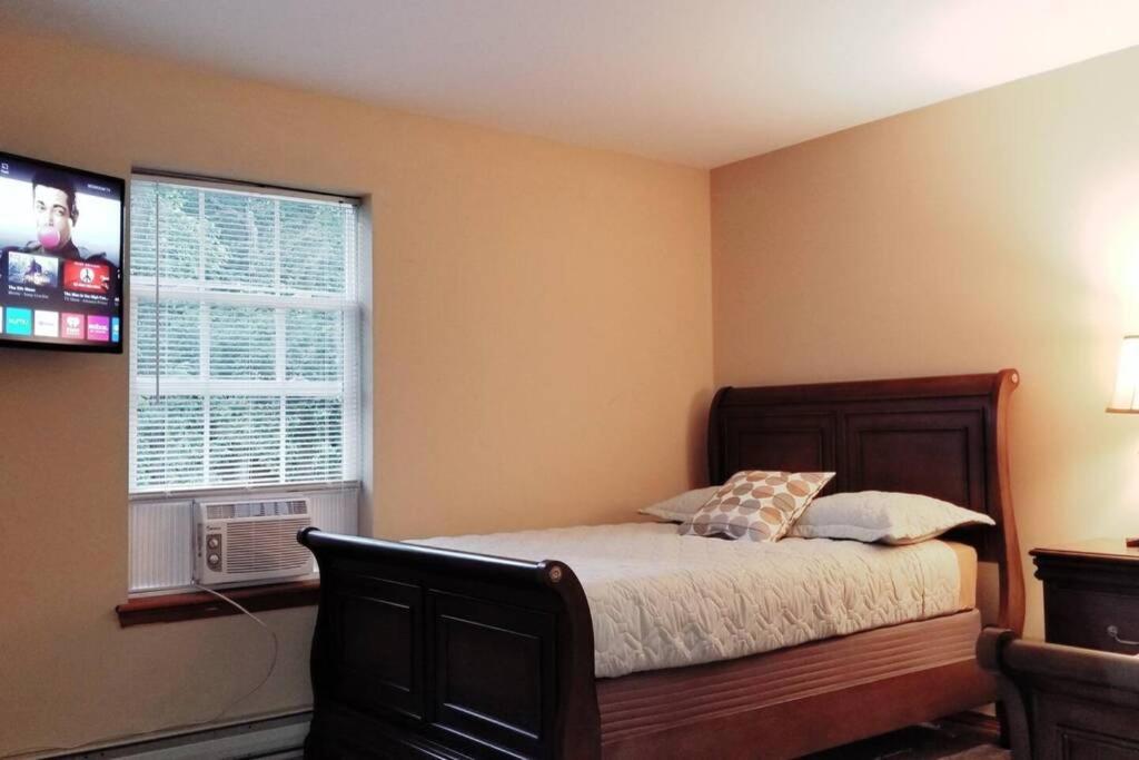 *Amenity-Filled Waterfront Oasis @Saw Creek Estates Near Waterfalls And Hiking* East Stroudsburg Eksteriør billede