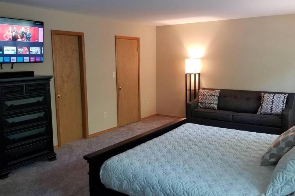 *Amenity-Filled Waterfront Oasis @Saw Creek Estates Near Waterfalls And Hiking* East Stroudsburg Eksteriør billede