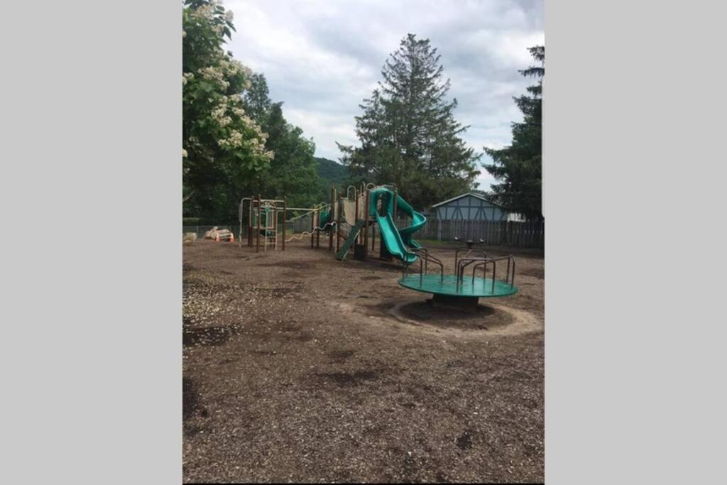 *Amenity-Filled Waterfront Oasis @Saw Creek Estates Near Waterfalls And Hiking* East Stroudsburg Eksteriør billede