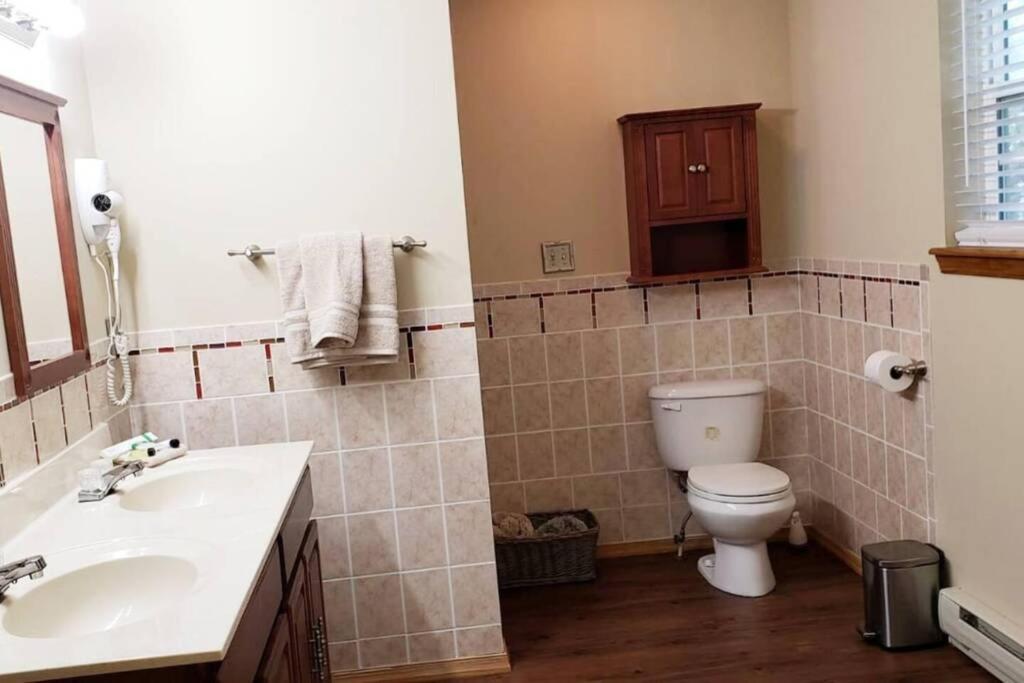 *Amenity-Filled Waterfront Oasis @Saw Creek Estates Near Waterfalls And Hiking* East Stroudsburg Eksteriør billede