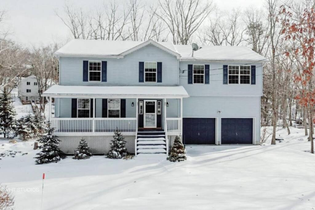 *Amenity-Filled Waterfront Oasis @Saw Creek Estates Near Waterfalls And Hiking* East Stroudsburg Eksteriør billede