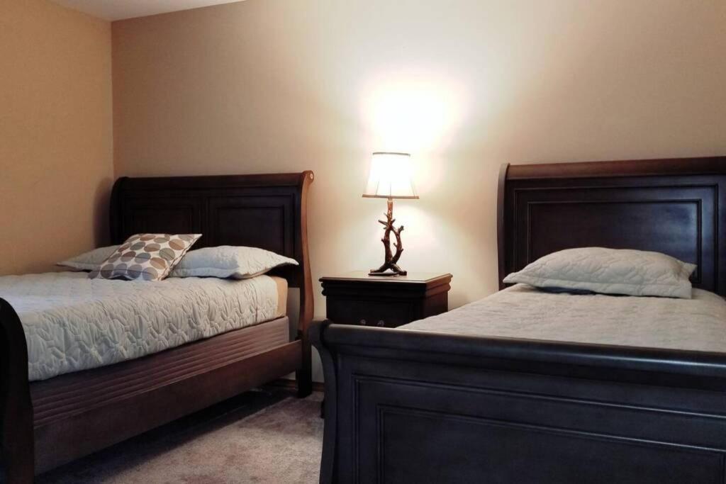 *Amenity-Filled Waterfront Oasis @Saw Creek Estates Near Waterfalls And Hiking* East Stroudsburg Eksteriør billede