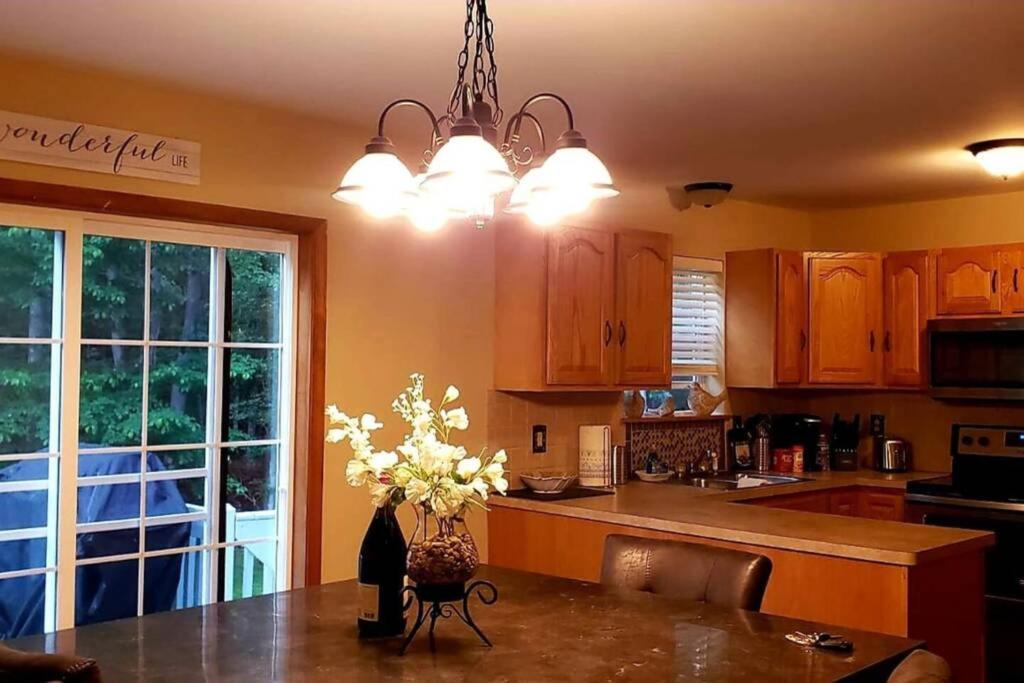 *Amenity-Filled Waterfront Oasis @Saw Creek Estates Near Waterfalls And Hiking* East Stroudsburg Eksteriør billede