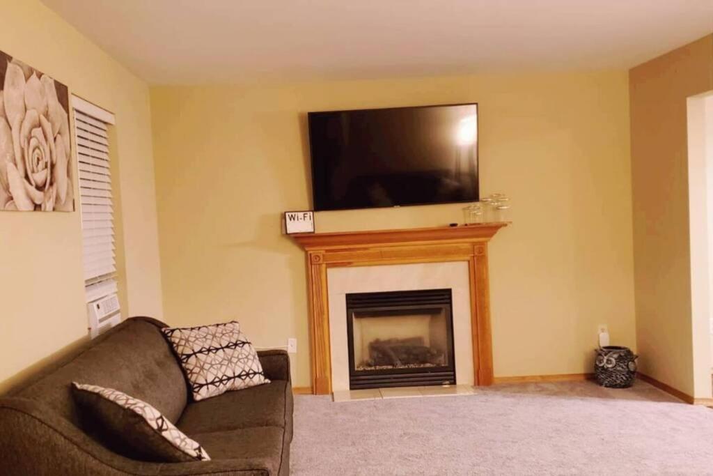 *Amenity-Filled Waterfront Oasis @Saw Creek Estates Near Waterfalls And Hiking* East Stroudsburg Eksteriør billede
